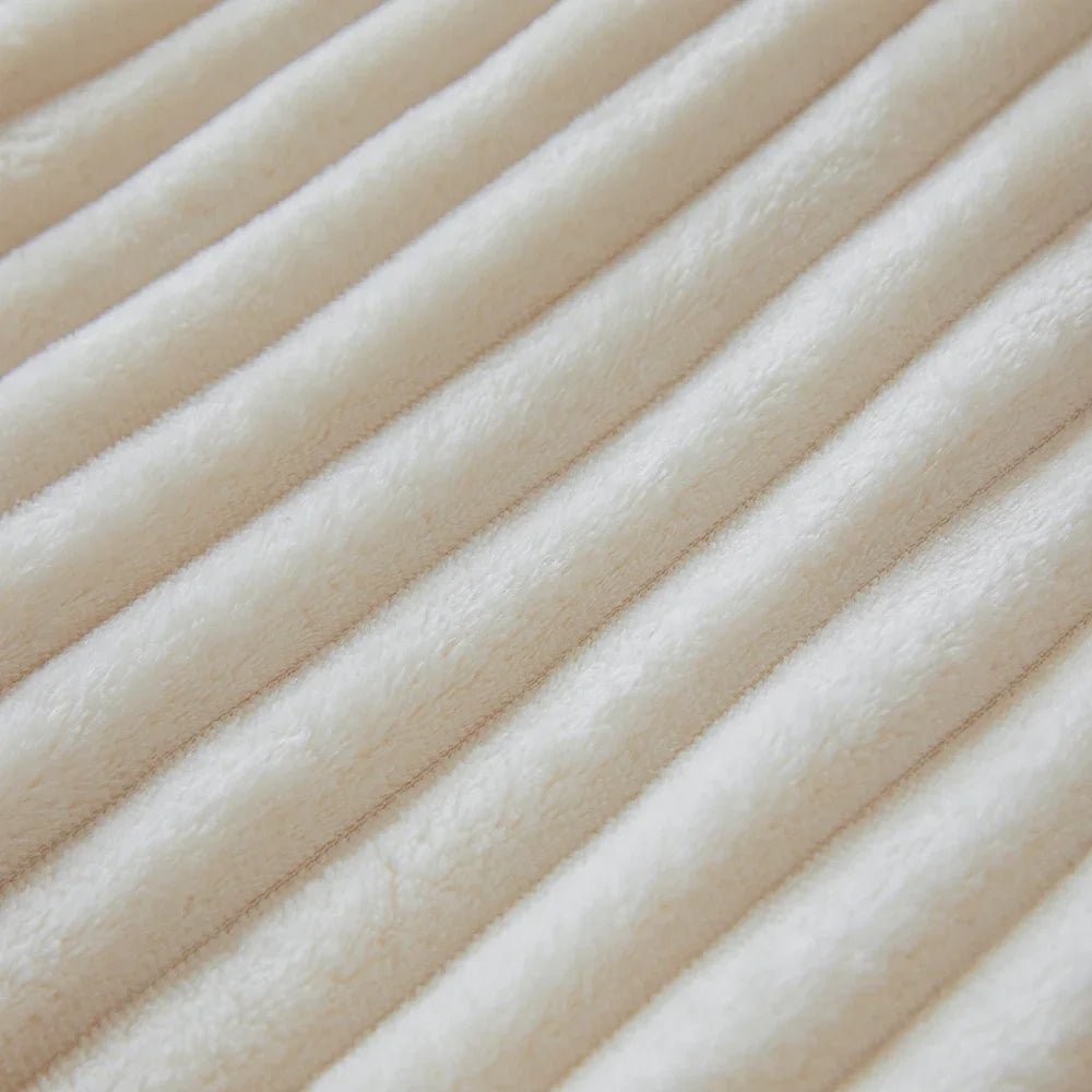 GoDesign PLUSH ESSENTIAL THROW BLANKET