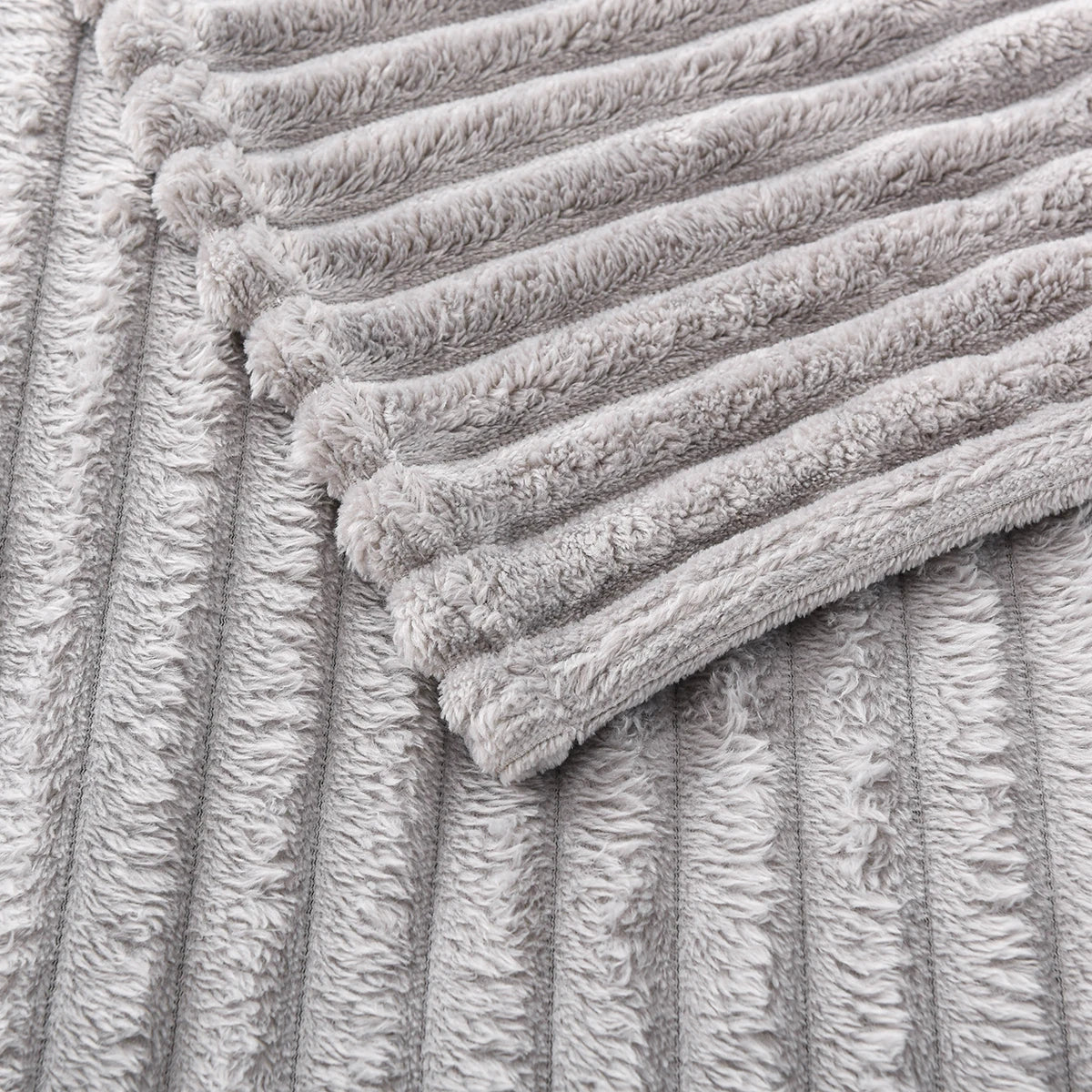 GoDesign PLUSH ESSENTIAL THROW BLANKET