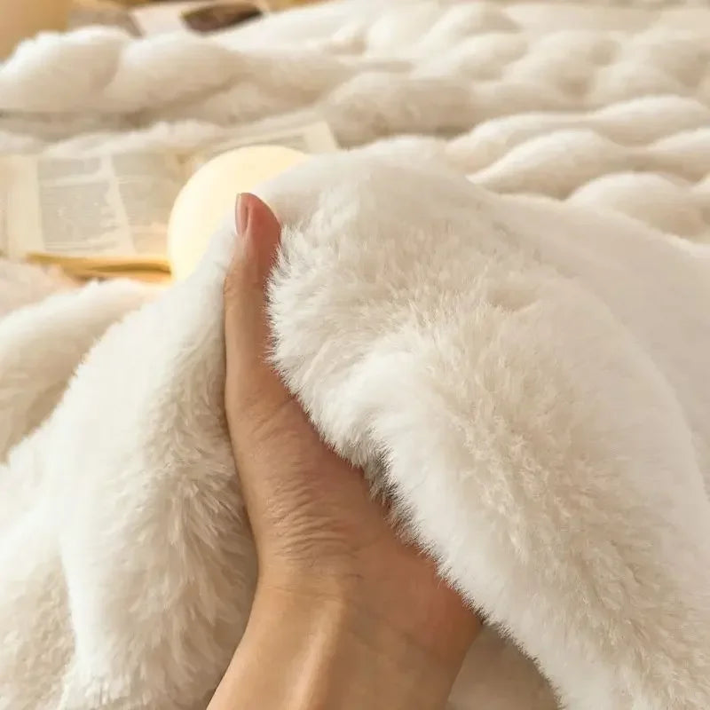 GoDesign PLUSH ESSENTIAL THROW BLANKET
