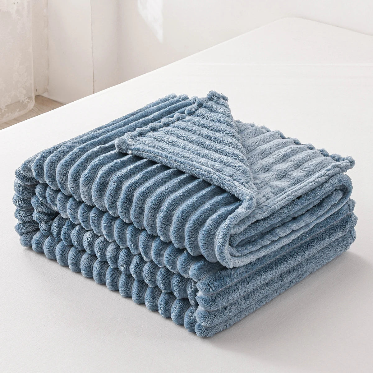 GoDesign PLUSH ESSENTIAL THROW BLANKET