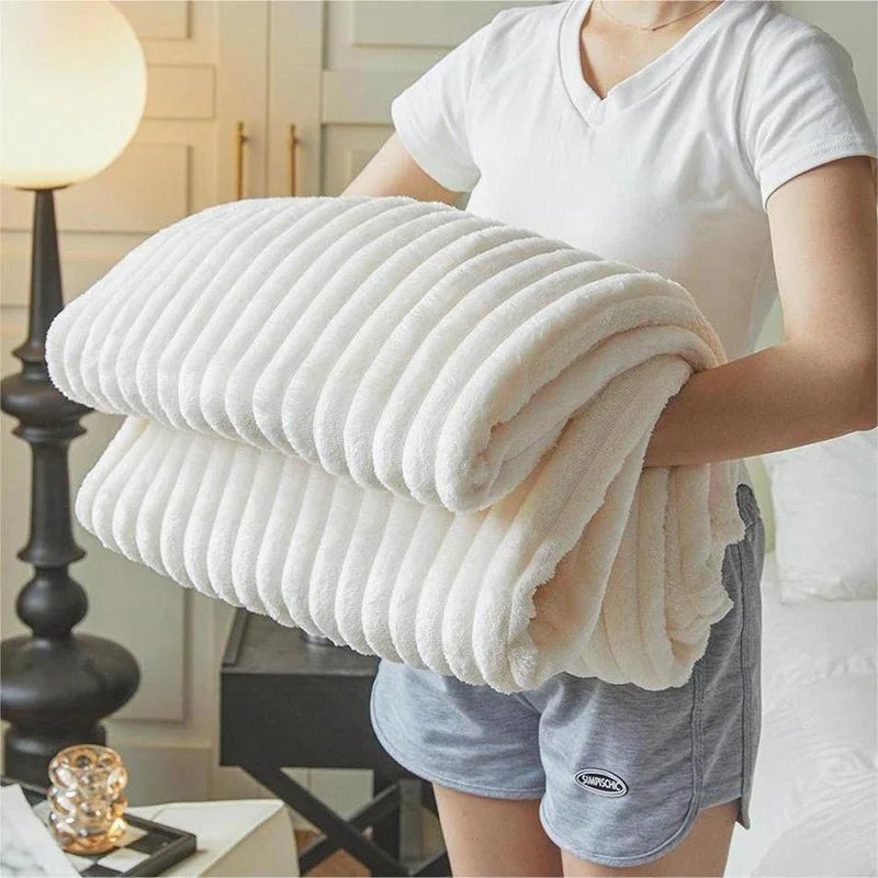 GoDesign PLUSH ESSENTIAL THROW BLANKET