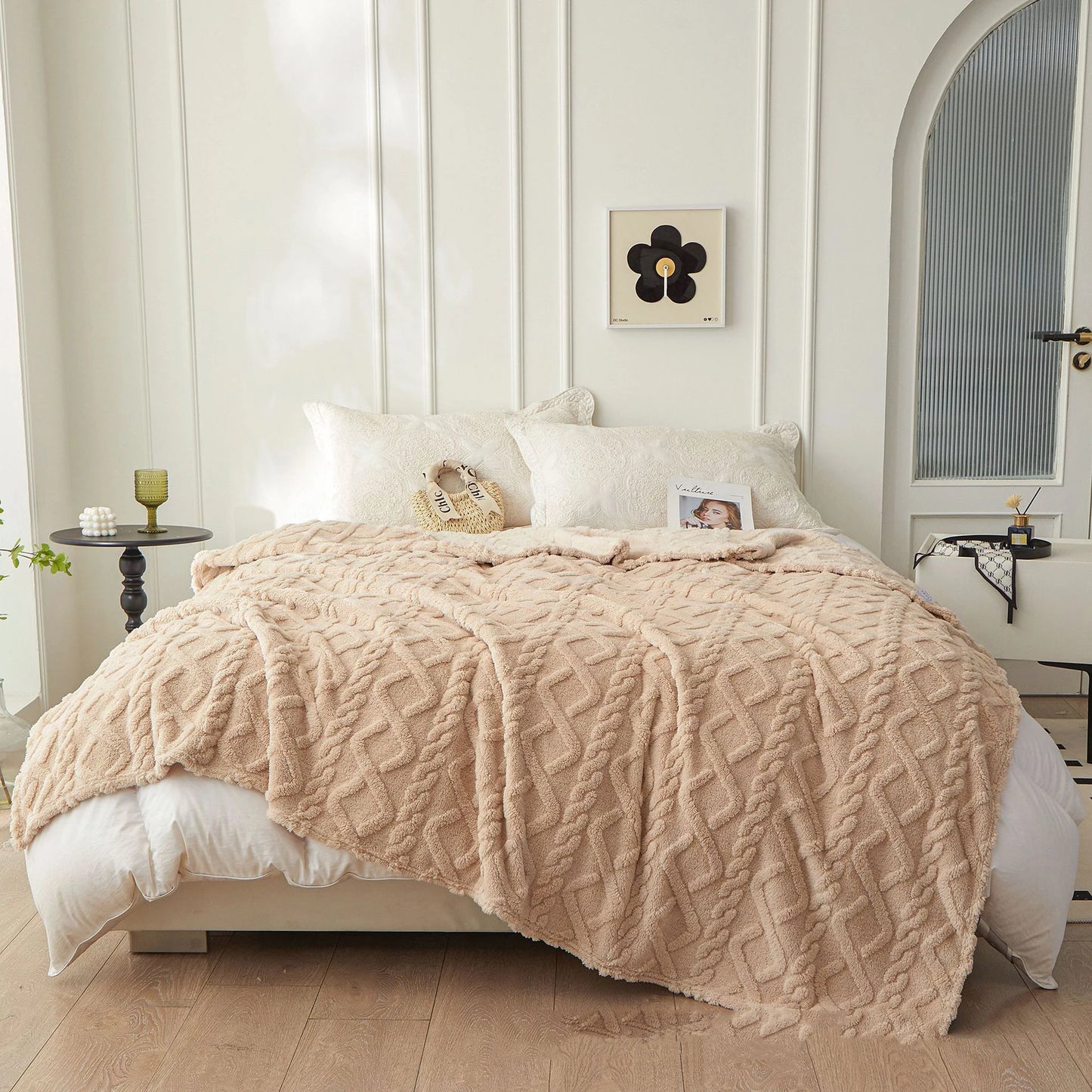 GoDesign PLUSH ESSENTIAL THROW BLANKET
