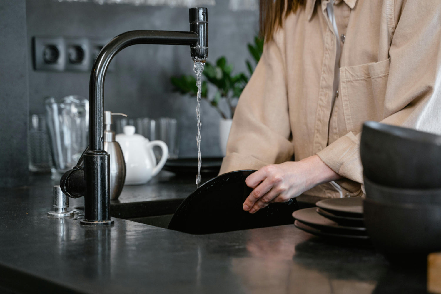 KITCHEN SINKS/TAPS
