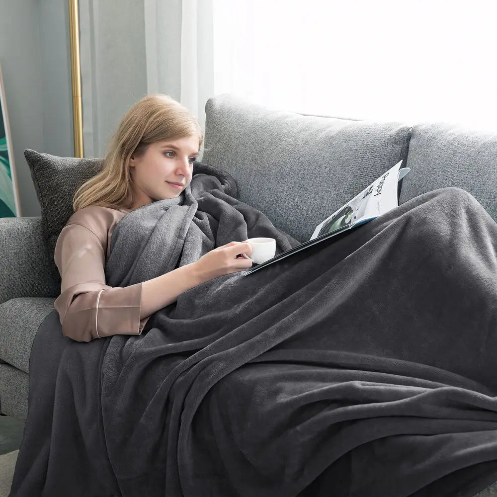 GoDesign PLUSH ESSENTIAL THROW BLANKET